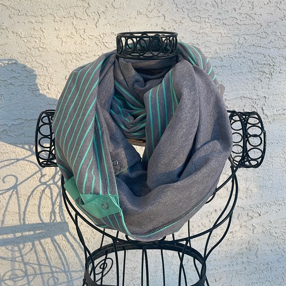 Lululemon Vinyasa Scarf 
Parallel Stripe Menthol Heathered Slate - Picture 5 of 7